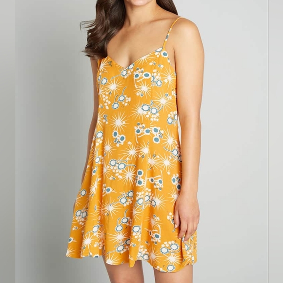 NEW Modcloth On Cloud Nineties Shift Dress Sunglasses Print Yellow Women M - Picture 4 of 11